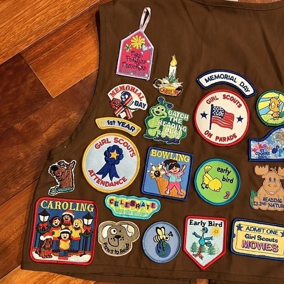 ⭐️ Girl Guides Scouts Smock stop with Various Badges - Picture 6 of 8
